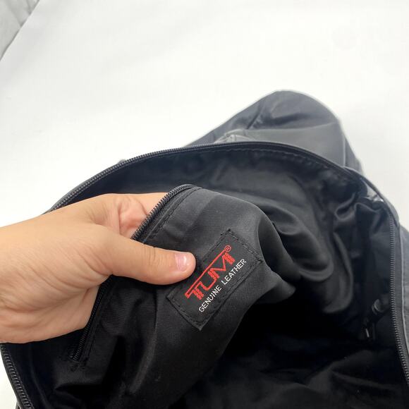 Tumi XL black leather tote bag - Picture 6 of 8